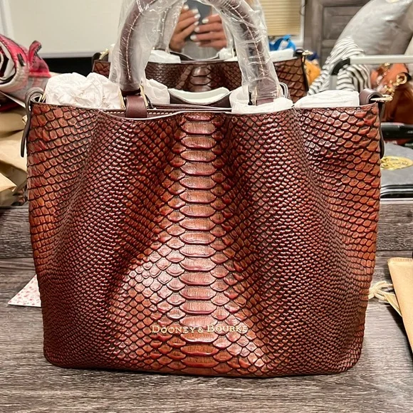 Handbag - Picture 1 of 4